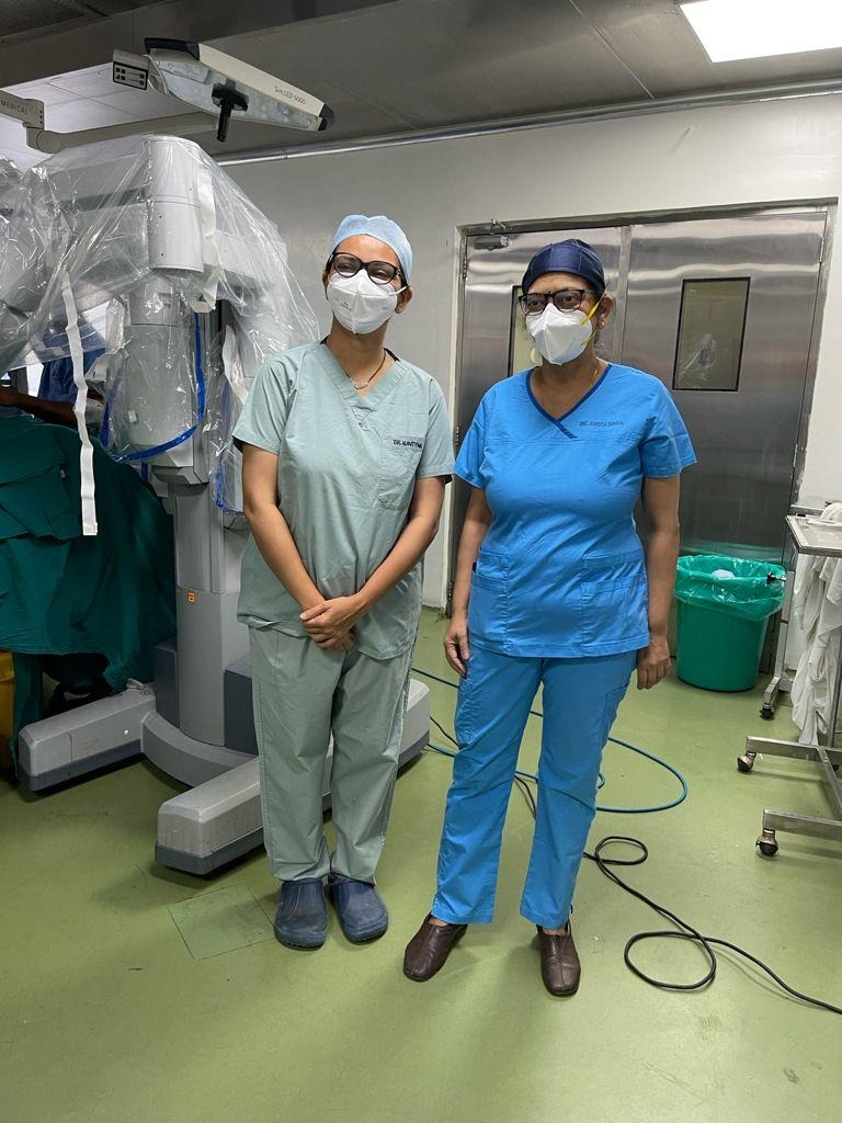 Dr. Mariam Anjum — With the da Vinci Robot — Operating Theatre